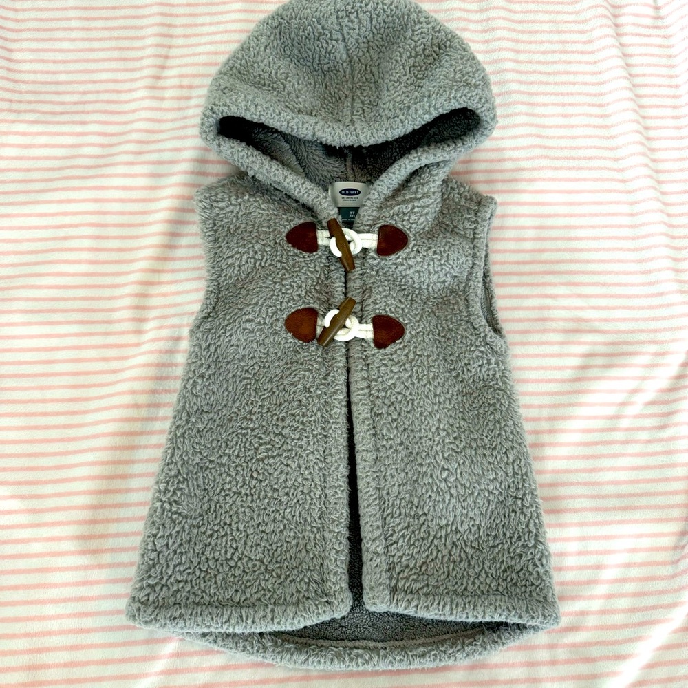 Old Navy Gray Fleece Vest with Hood, size 3T